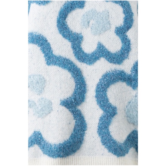 Miracle Floral Textured Loose Fit Round Neck Sweater Top - Picture 3 of 3